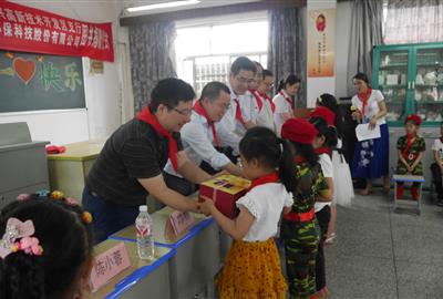 放飛愛心  書送希望——德創(chuàng)環(huán)保攜手中國銀行紹興高新支行赴新橋小學進行圖書捐贈